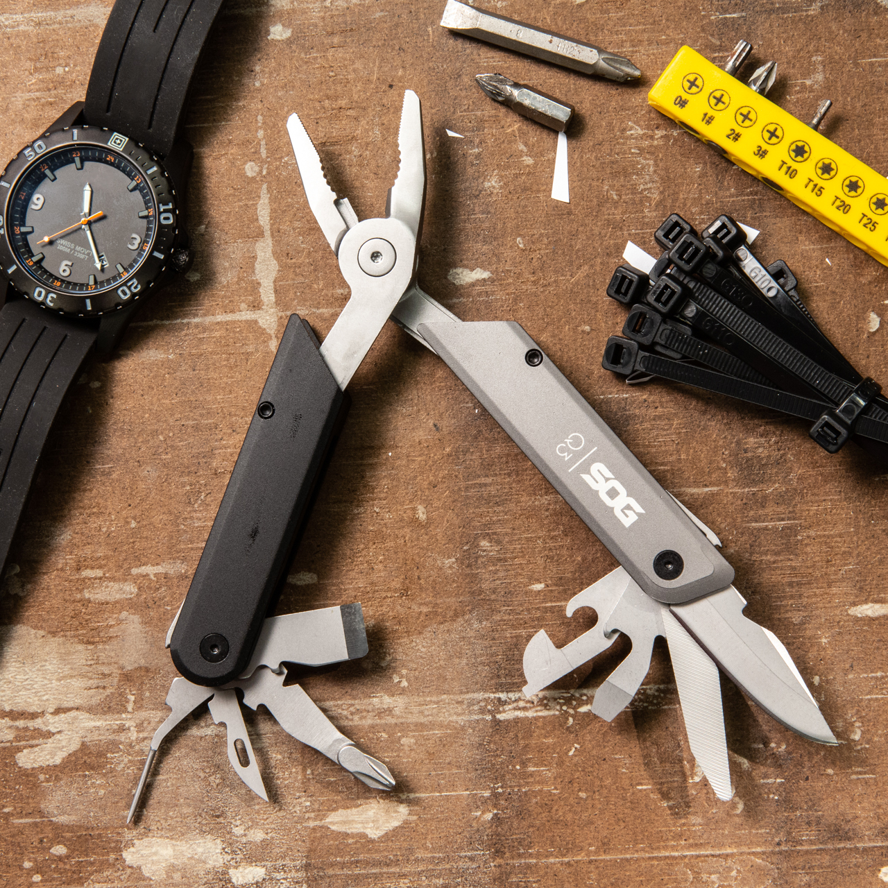 SOG Baton Q3 Multitool