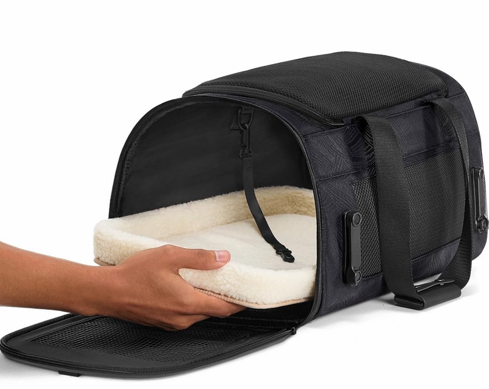 pet carrier