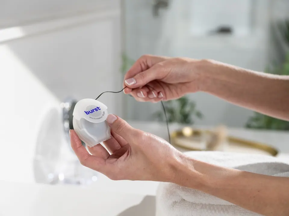 Burst Expanding Floss in hands