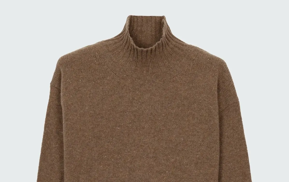Finisterre Women’s Penrose Sweater neckline