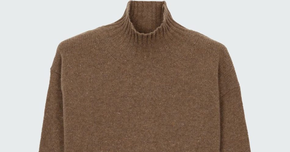 Finisterre Women’s Penrose Sweater neckline